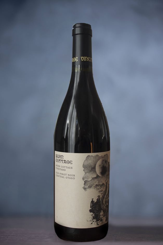 Burn Cottage Pinot Noir 2020 (75 cl)</strong> <br/> <div class='badge-cepage'>Pinot Noir</div> <div class='badge-country'>Nueva Zelanda</div>