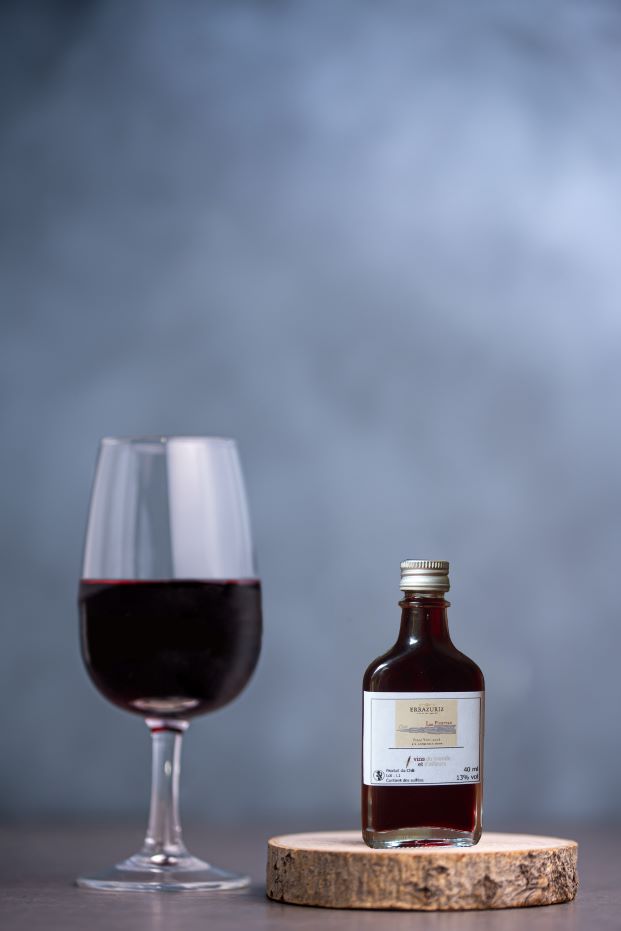
                  
                    Load image into Gallery viewer, &amp;lt;strong&amp;gt;Errazuriz Las Pizarras Pinot Noir 2018&amp;lt;/strong&amp;gt;&amp;lt;br/&amp;gt;

&amp;lt;div class=&amp;#39;badge-cepage&amp;#39;&amp;gt;Pinot Noir&amp;lt;/div&amp;gt; &amp;lt;div class=&amp;#39;badge-country&amp;#39;&amp;gt; Chile&amp;lt;/div&amp;gt;

                  
                